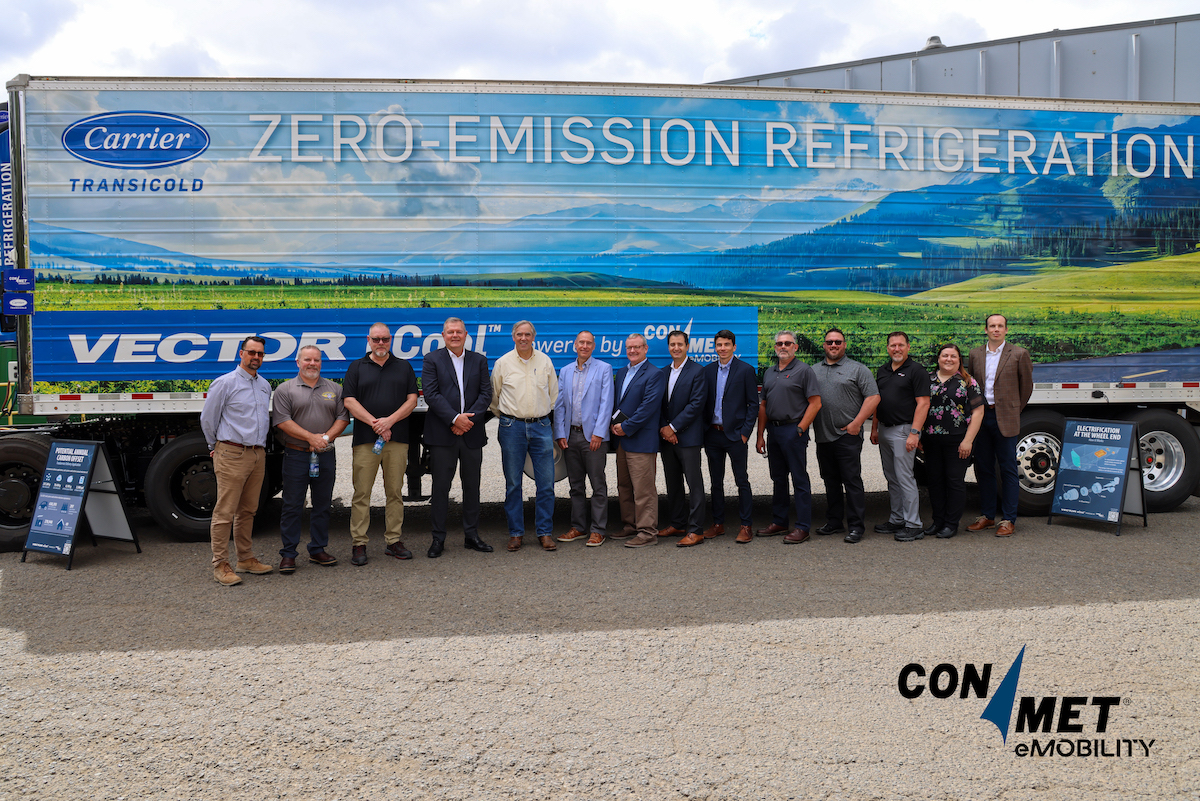 美国参议员Jeff Merkley访问俄勒冈州克拉卡马斯的康迈铸造厂，重点考察可持续性问题