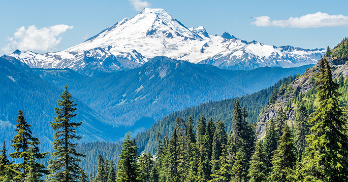 Mount Baker: el pico principal de las montañas North Cascade en el estado de Washington
